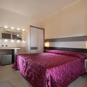 2* מלון Siena