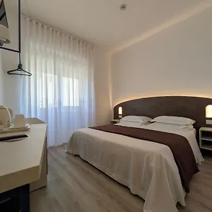 Otel Piccolo, Verona